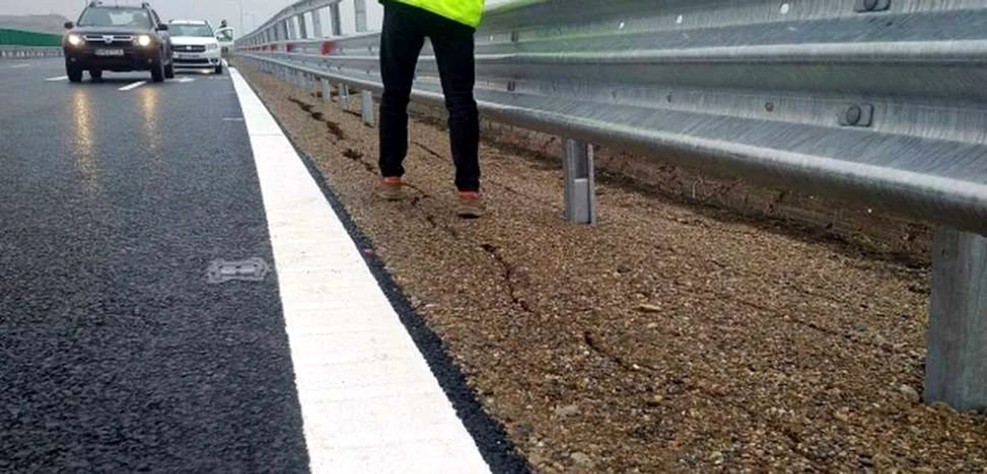 Se repară carosabilul pe A2 FOTO Adevărul