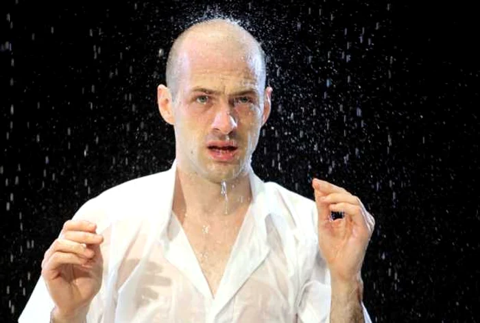 Actorul Istvan Teglaş, fotografiat de Florin Ghioca pentru expoziţia „Waterlear”