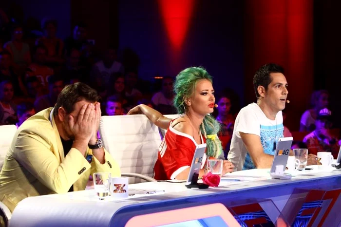 
    Juriul emisiunii X Factor a avut parte de o surpriză în cadrul ediţiei de vineri a show-ului Antena 1Foto: Antena 1  