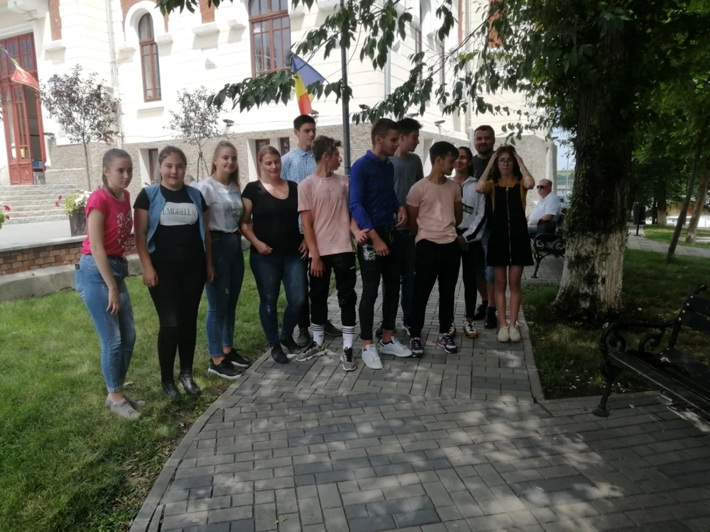 O parte din grupul de elevi voluntari FOTO Cosmin Zamfirache