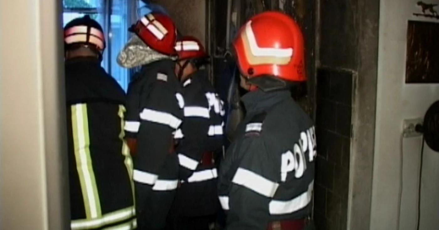 Pompierii s-au luptat aproape o oră cu incendiul foto arhivă
