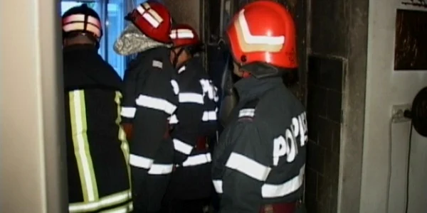 Pompierii s-au luptat aproape o oră cu incendiul foto arhivă
