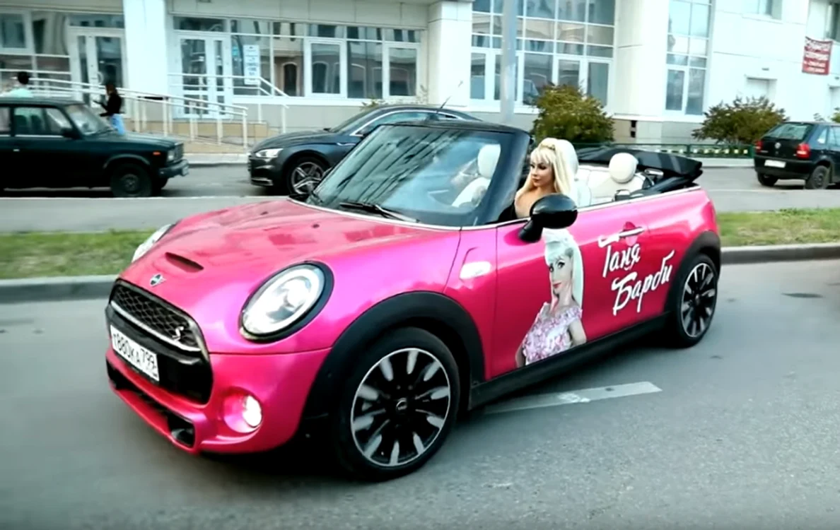 
    Tatiana vrea să intre în Cartea Recordurilor ca persoana care deţine cele mai multe păpuşi Barbie Foto: Captură video   