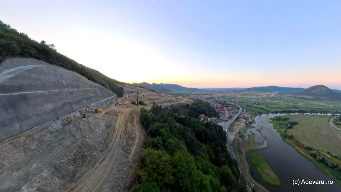 Autostrada Sibiu Oitești, la intrarea în Defileul Oltului  Foto Daniel Guță  ADEVĂRUL (3) jpg