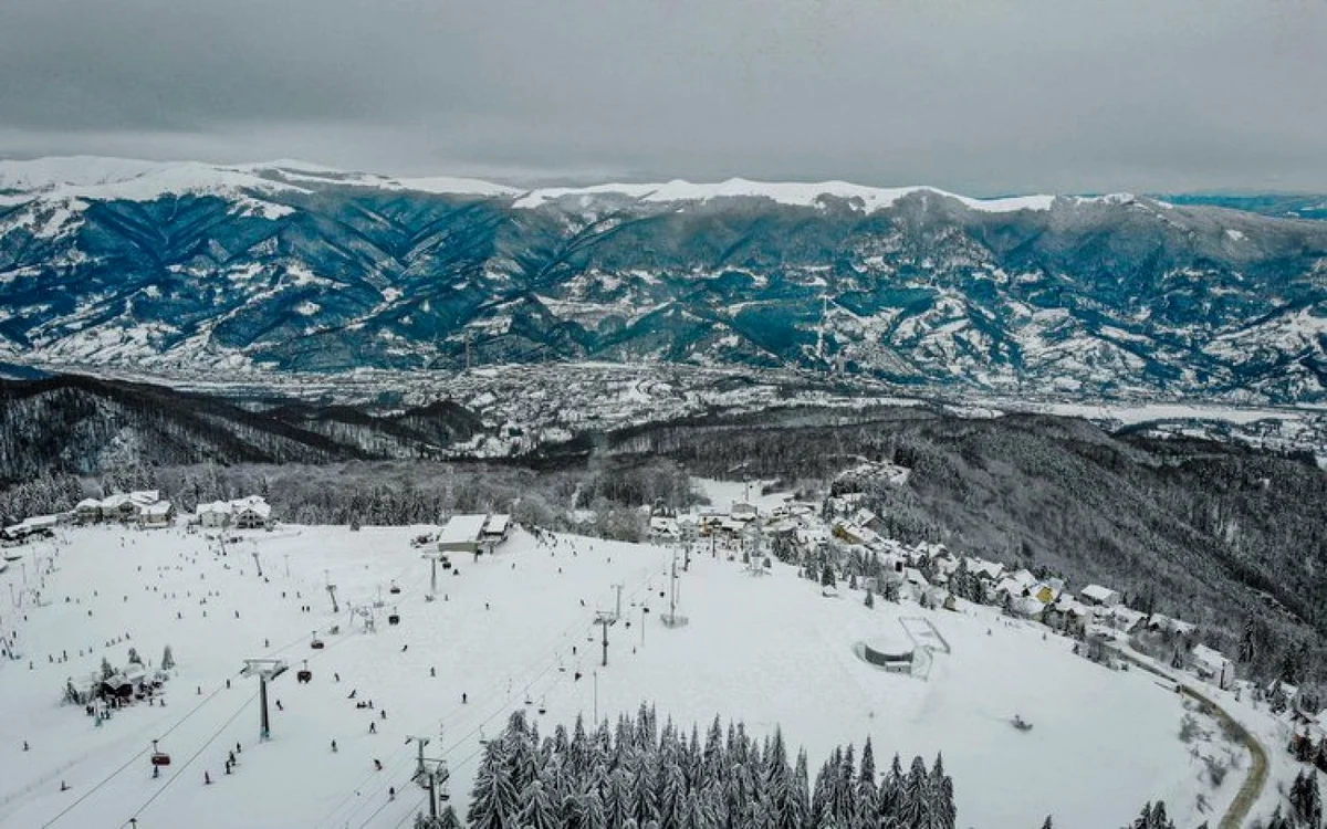 statiunea straja masivul valcan foto Complex Montana Straja
