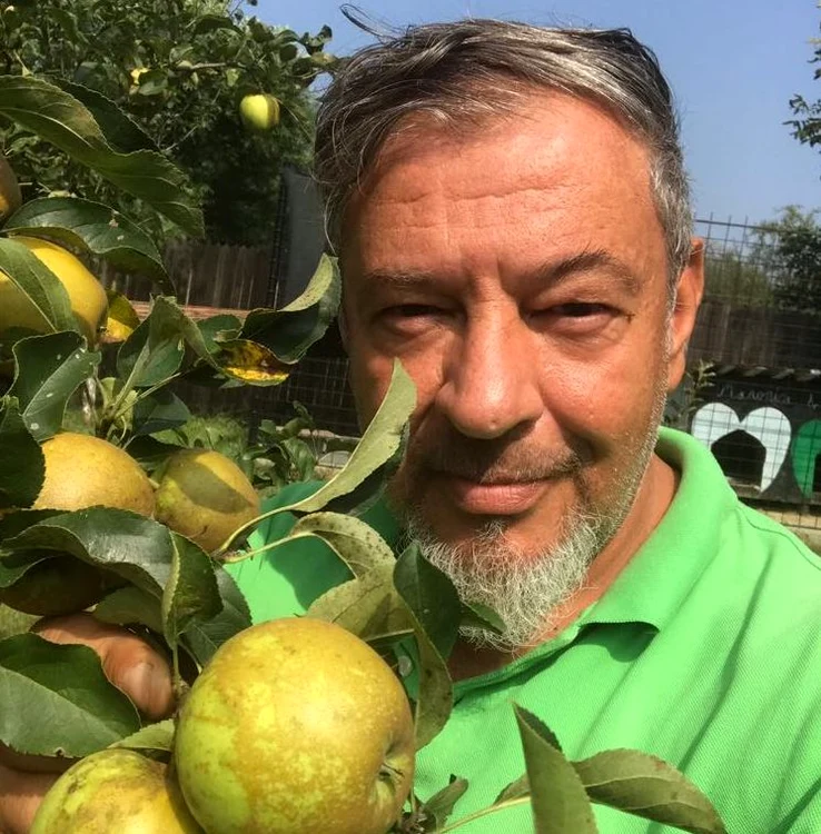 
    Bodo adoră să culeagă fructe bioFoto: arhivă personală  