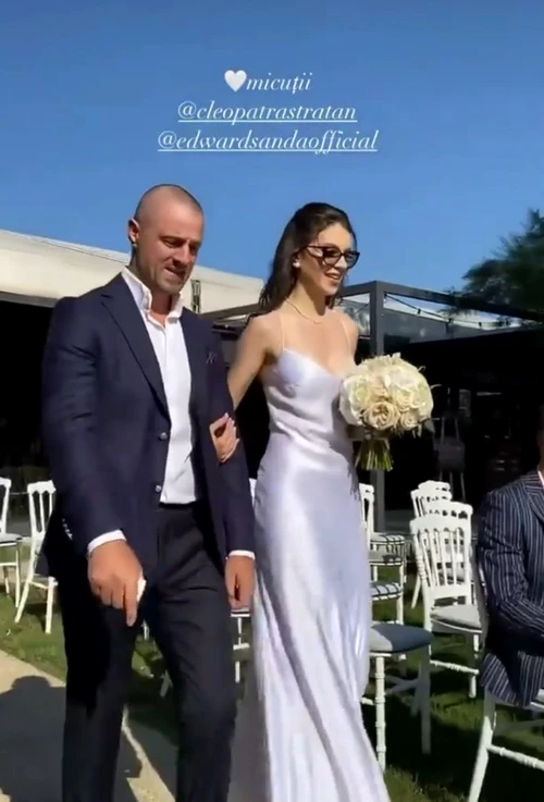 Cleopatra a fost condusă la altar de tatăl său, Pavel StratanFoto: Instagram