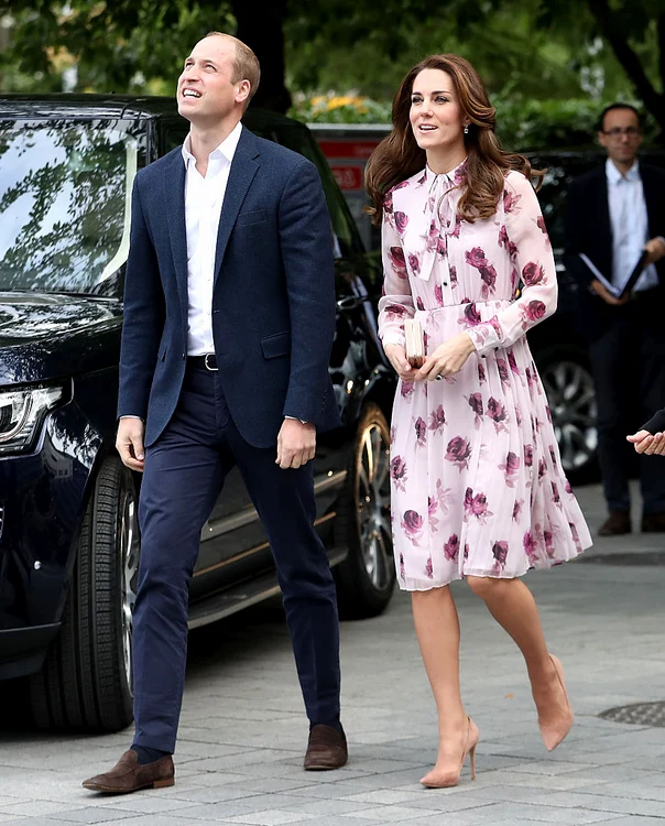 Ducii au fost extrem de eleganţi, iar Kate a purtat o rochie de vară, cu imprimeuri de trandafir