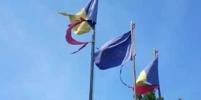 Aşa arătau steagurile care l-au indignat pe italianul stabilit în România FOTO Antimo Castellone