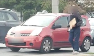 roman fortat sa cerseasca in atena jpg