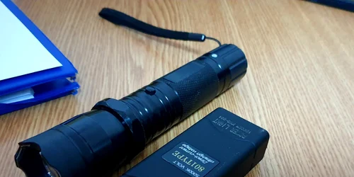 Cei doi au fost duşi la sediul Jandarmeriei pentru continuarea verificărilor. FOTO IJJ Dâmbovița