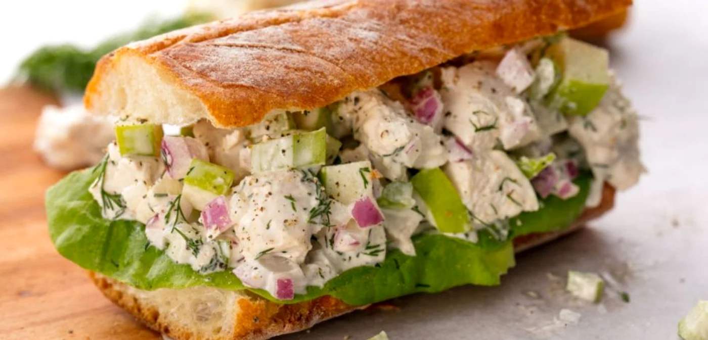 Salată cu limbă de porc, castraveciori şi maioneză