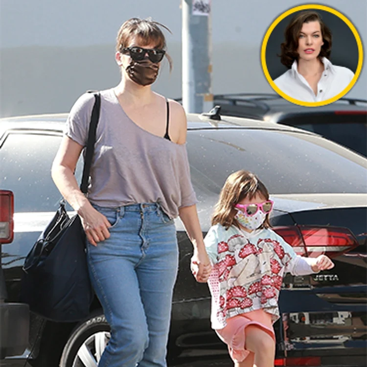 Milla Jovovich a fost cu fiica la cumpărături în Los Angeles