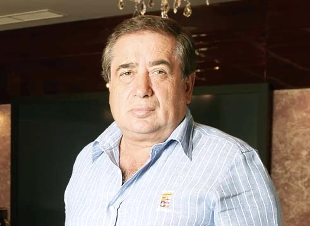 
    Ioan Niculae  