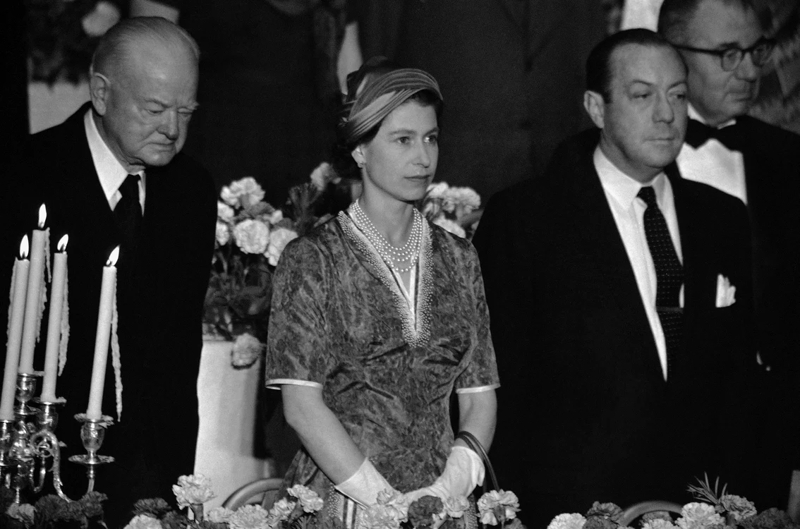 Hoover a cunoscut-o pe Regina Elisabeta în 1957