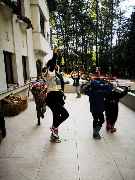 Nu au putut lipsi dansurile populare