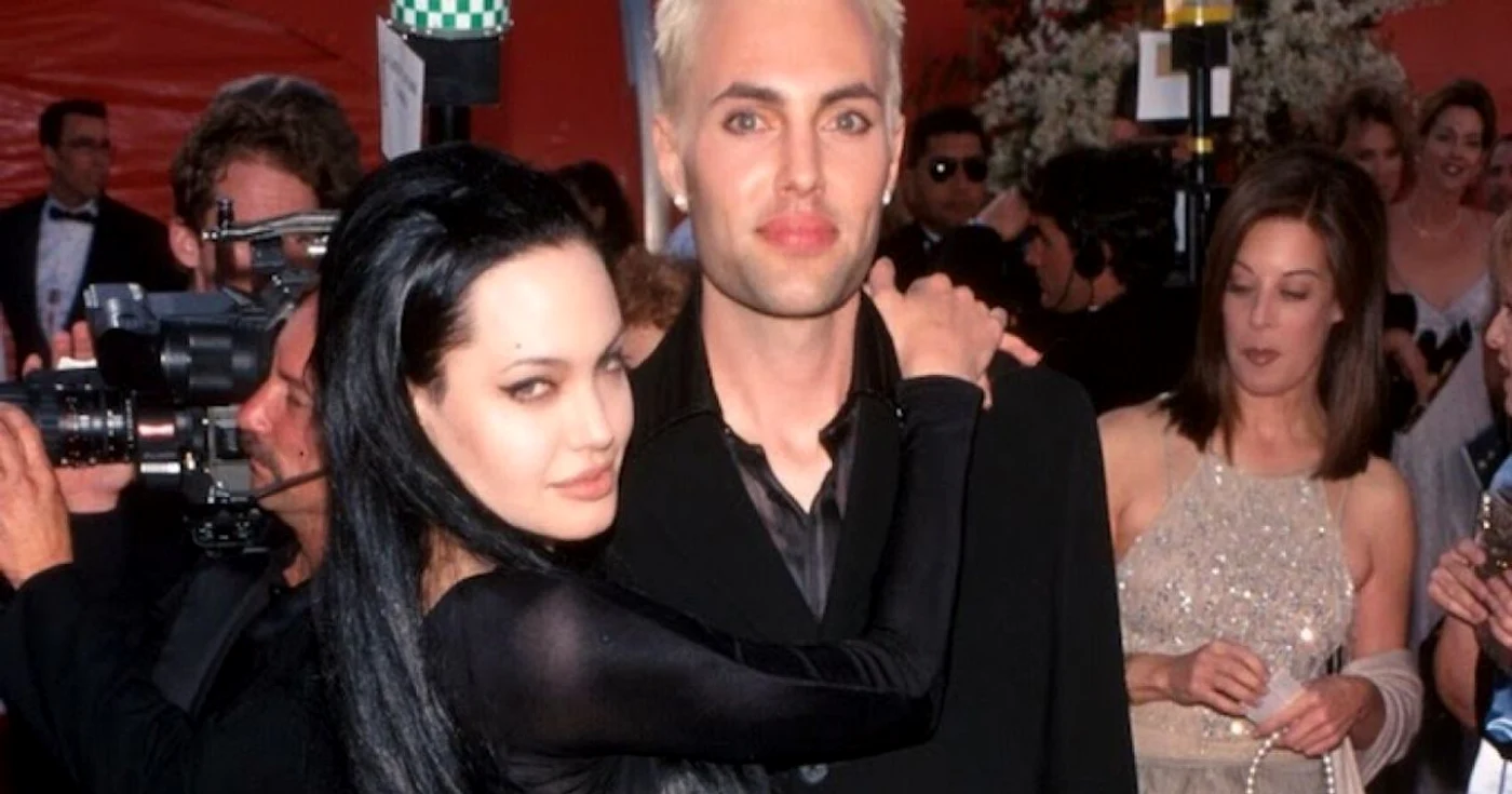 Angelina Jolie l-a sărutat
pasional pe fratele ei, James Haven, la ediţia din 2001 a Oscarurilor FOTO Arhivă