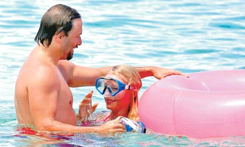 La 46 de ani,  Pamela Anderson  este într o formă  de zile mari jpeg