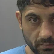 roman condamnat dupa ce a lovit cu piciorul in cap o fetita pe o strada din marea britanie politie un bataus periculos 991817 png