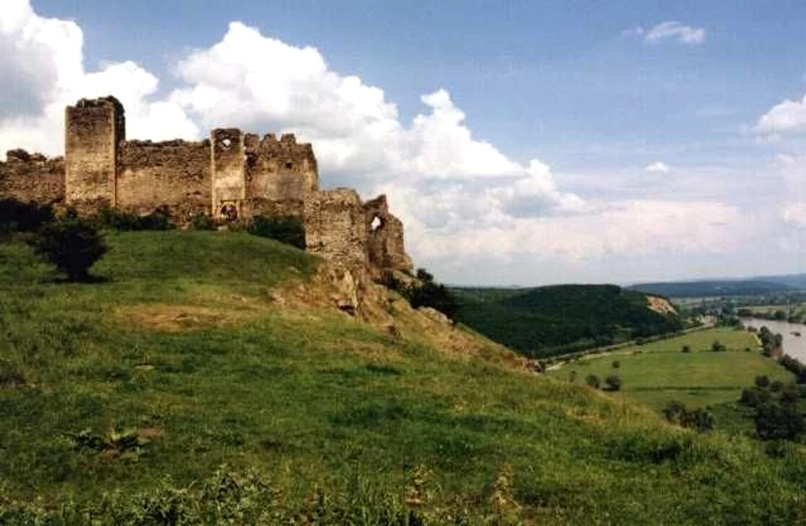 Cele mai frumoase sate din Transilvania: Șiria, din județul Arad, este casă pentru Cetatea Șiriei