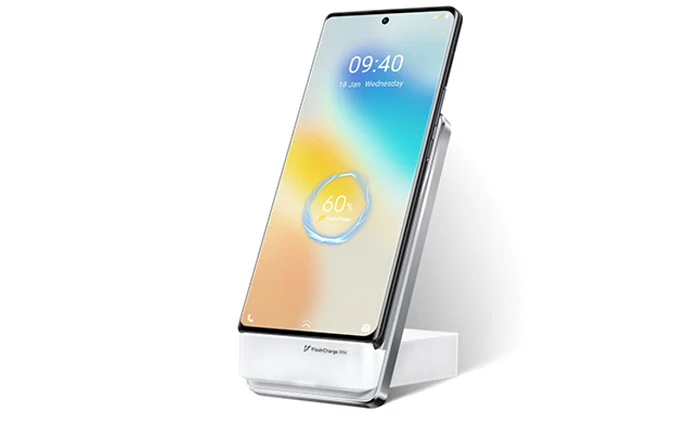 vivo FlashCharge incarcător wireless vertical de 50W.