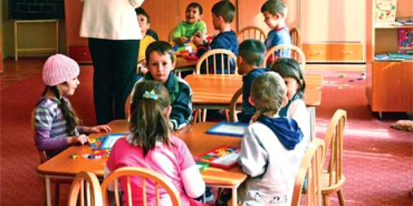 Prichindeii învaţă prin jocuri chiar şi în vacanţă