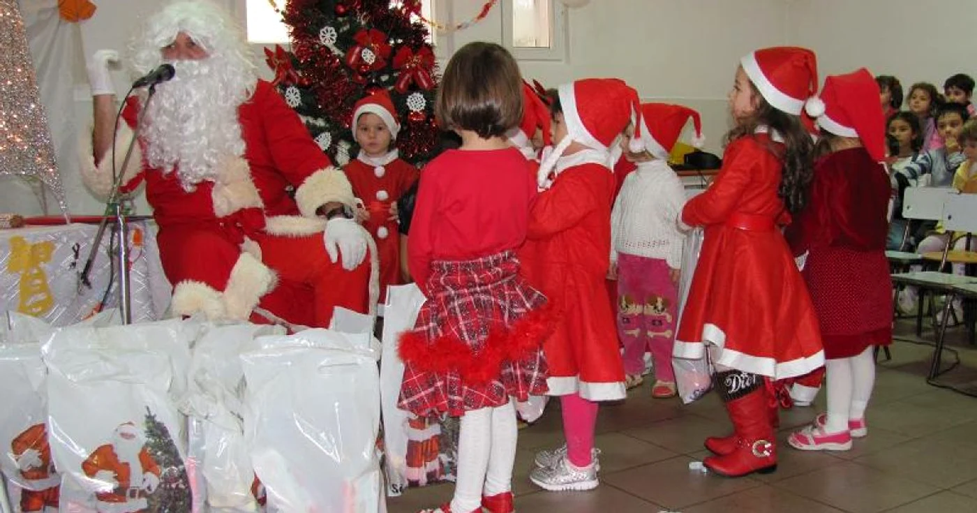 Micuţii au fost foarte încântaţi de întâlnirea cu Moş Crăciun