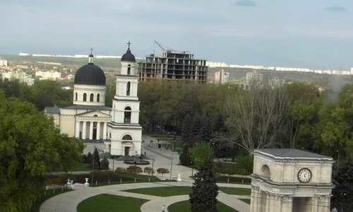 Între două realităţi româneşti jpeg