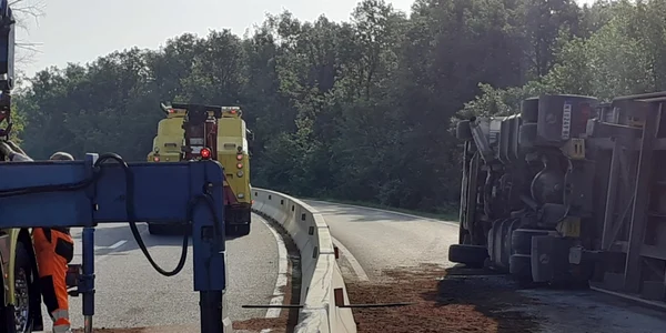 tir răsturnat e E 574 în olt - foto isu olt
