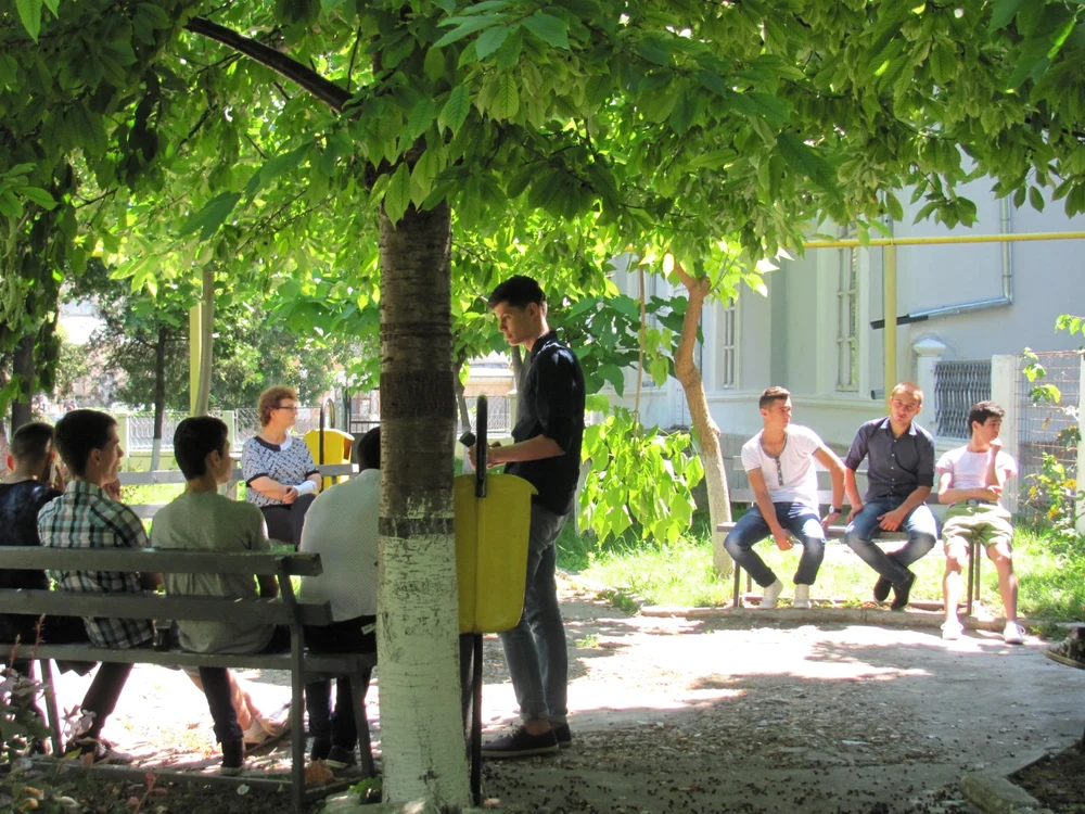 Absolveţii au scăpat de emoţiile celui de-al doilea examen scris de la Bac 2014 FOTO Sabina Ghiorghe