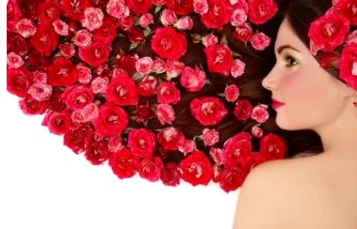 
    Stimulează creșterea firelor de păr  