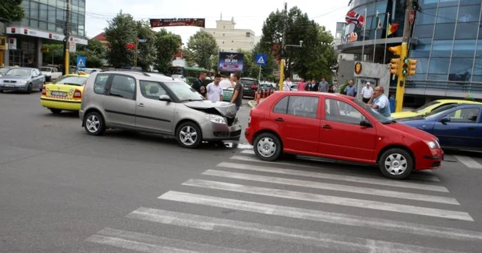 În accidentul de la Delfinariu a fost rănit şoferul Skodei care circula regulamentar