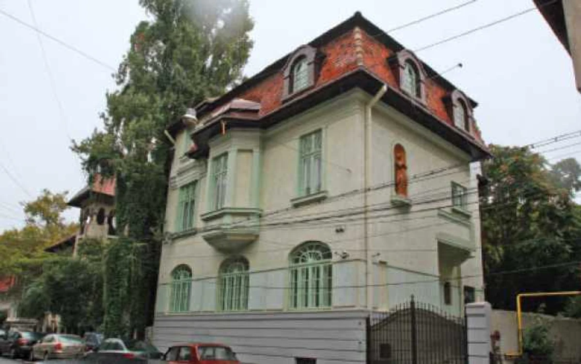 Judecătorii englezi au dispus indisponibilizarea vilei din Bucureşti a prinţului Paul  Foto: Mircea Păun