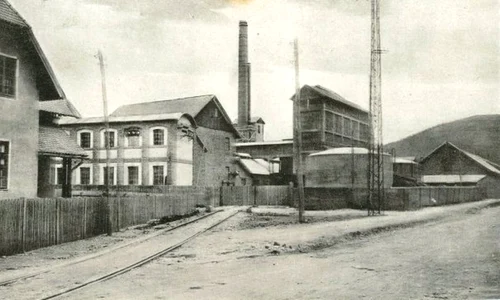 Fabrica de ciment din Azuga, în perioada interbelică (© iMAGO Romaniae)