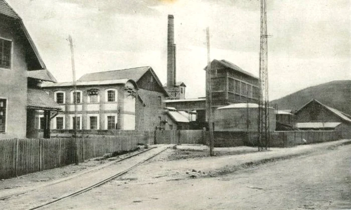 Fabrica de ciment din Azuga, în perioada interbelică (© iMAGO Romaniae)