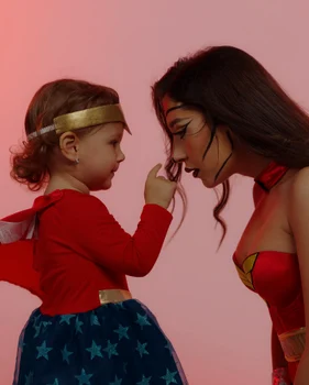 Nicole Cherry și fiica ei, Anastasia, în costume de Halloween. FOTO: Instagram