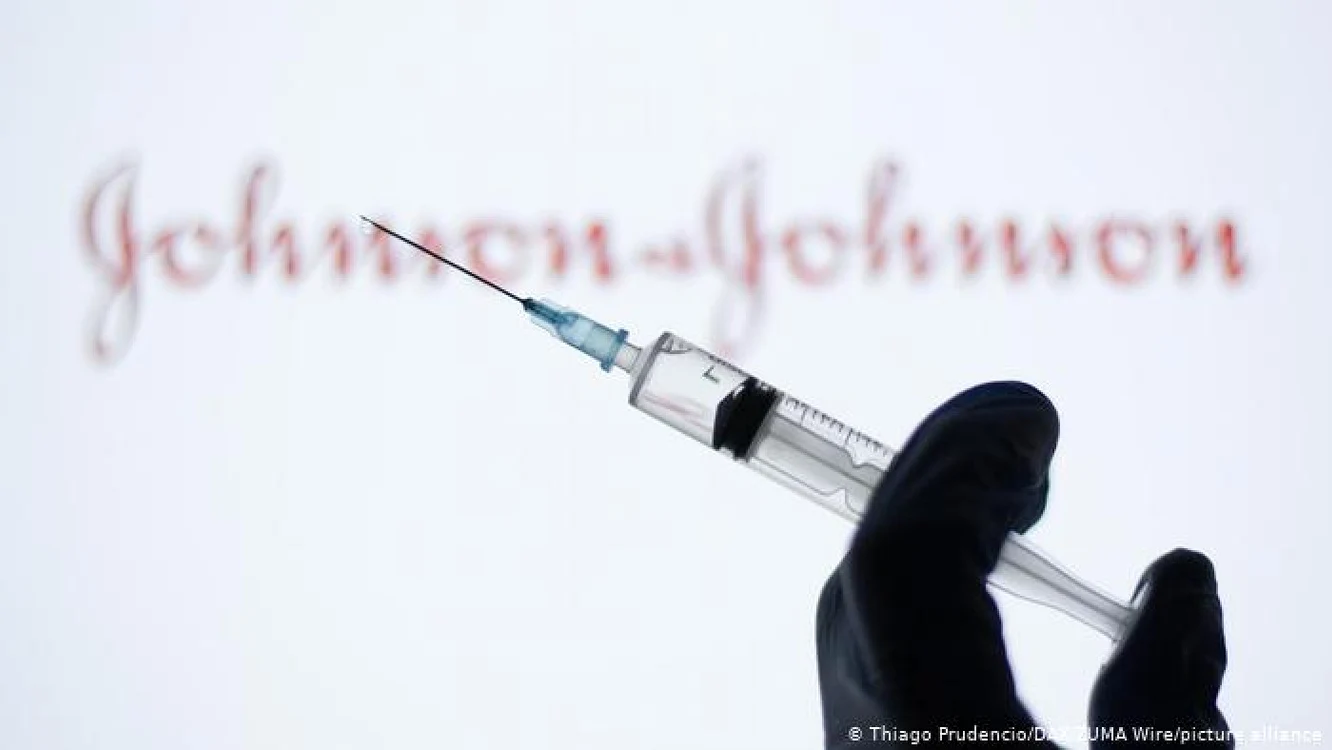 Vaccinul Johnson&Johnson, care poate fi administrat într-o singură doză sau în două doze, este în general bine tolerat de către pacienţi, au transmis reprezentanţii companiei americane.