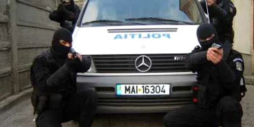 Poliţişti brăileni în acţiune. FOTO