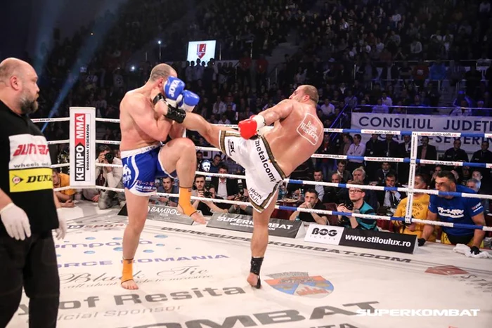 
    Cel de-al patrulea Superkombat World Grand Prix al anului, va avea loc la Teatrul de Vară Soveja din Constanţa pe 1 august, de la ora 20:00Foto Click!  