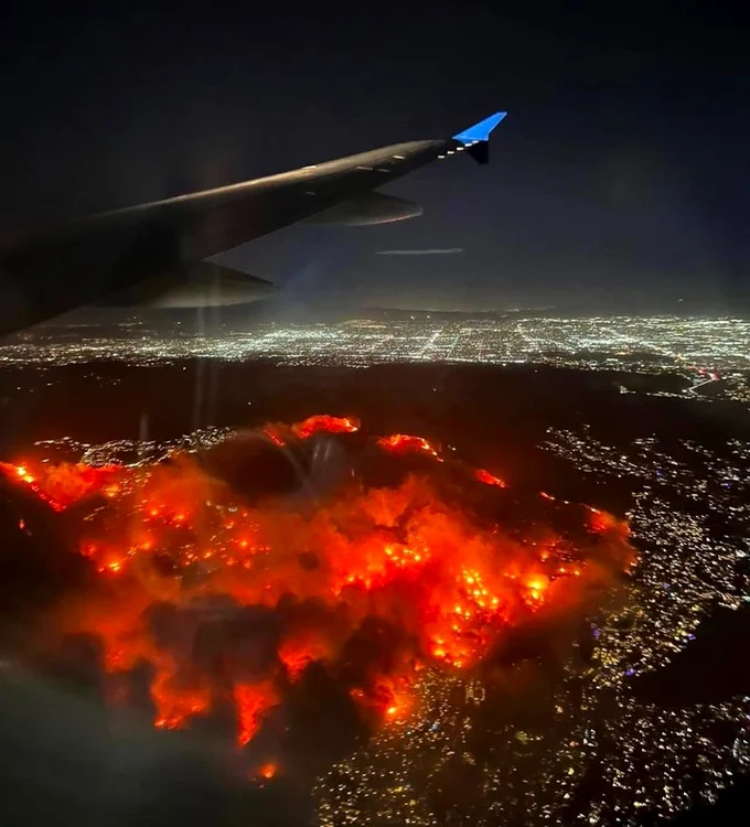 Incendiile fac ravagii în zona Los Angeles FOTO: X