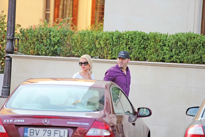 
    Adrian Cristea  alături de noua  sa iubită, blonda  AlexandraFoto: CAPS  