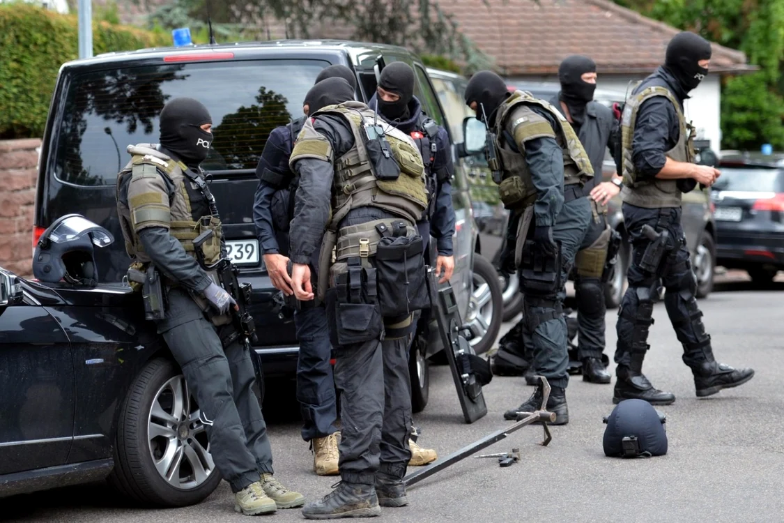 Membri ai forţelor speciale de politie din Germania