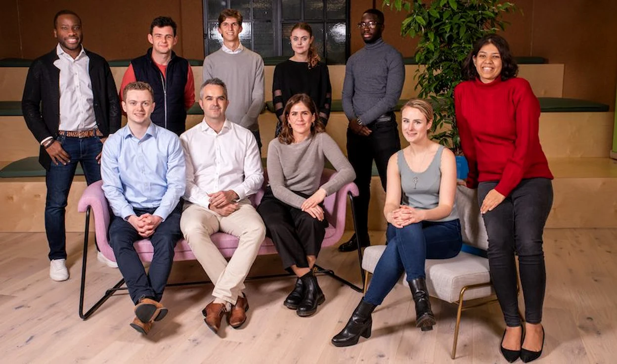 Șapte startup-uri fondate de studenți vor primi finanțare de la alți studenți