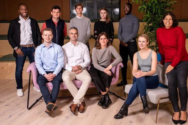 Șapte startup-uri fondate de studenți vor primi finanțare de la alți studenți