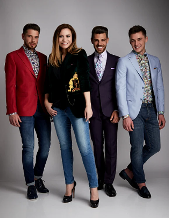 Adina Buzatu și-a relansat site-ul care-i poartă numele, iar cu această ocazie a realizat o ședință foto care a durat 14 ore