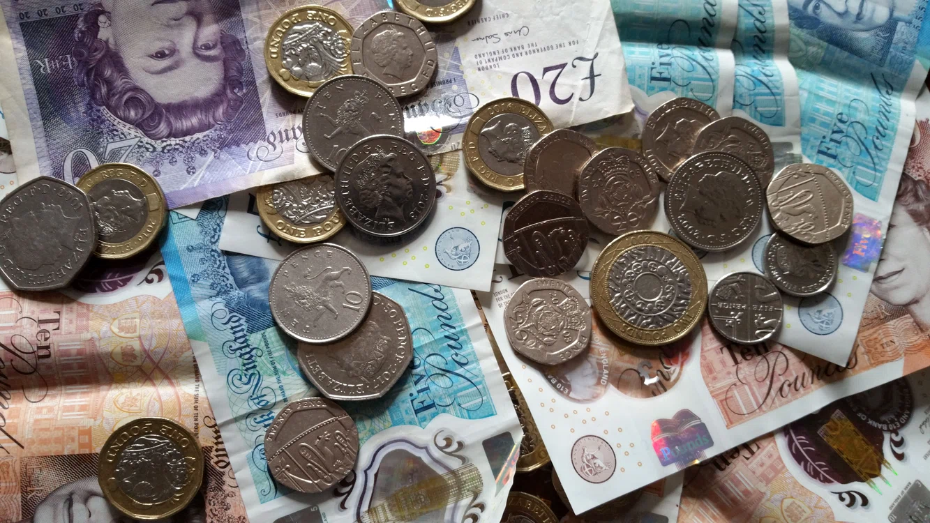 Banii cash sunt salvarea în situații de criză