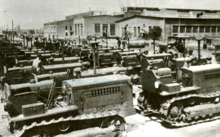 Tractoare fabricate la Braşov de societatea Sovromtractor. Sursa foto: Arhivele Naţionale Istorice Centrale