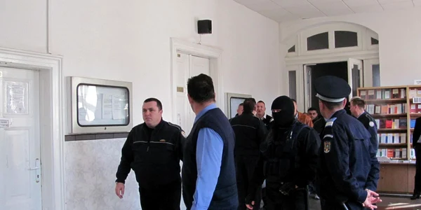 Interlopii din nou la Tribunal