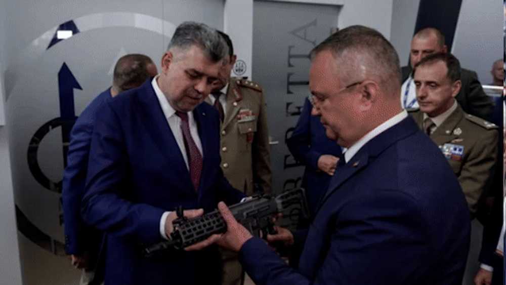  Ciolacu și Ciucă, cu arma în mână la expoziția Black Sea Defense and Aerospace FOTO