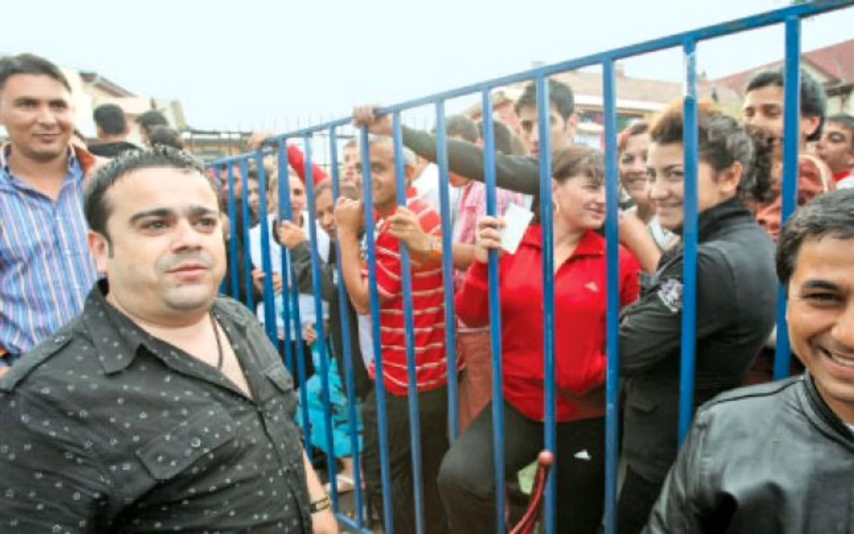 În ziua alegerilor locale din 2008, manelistul Adrian Simionescu a fost susţinut de alegători agresivi 